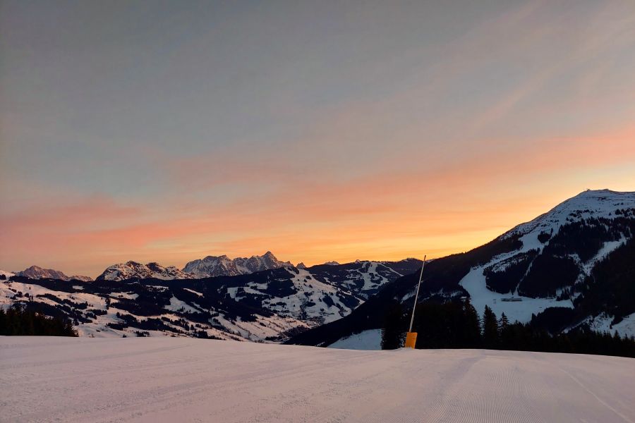 Sonnenuntergang über dem Bergen
